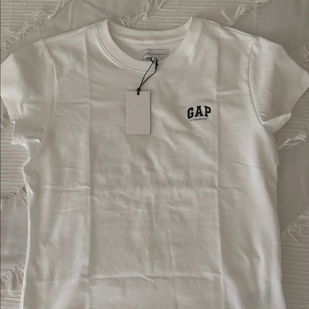GAP Victoria Beckham White Logo T-Shirt - Picture 1 of 4